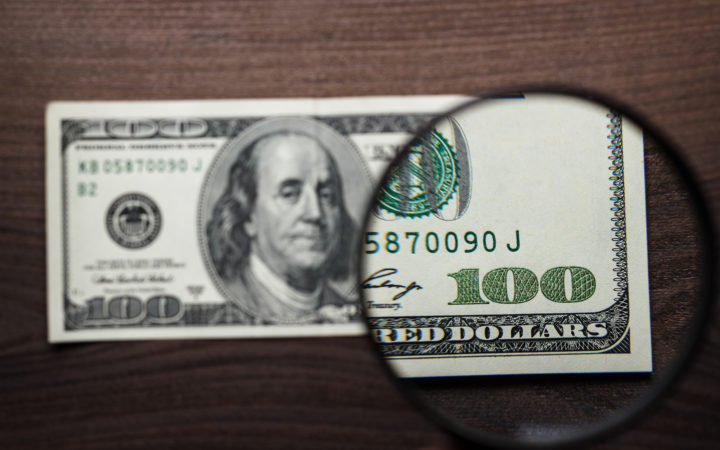 Dicas - Como identificar notas falsas de dólar e como proceder para não cair em golpe